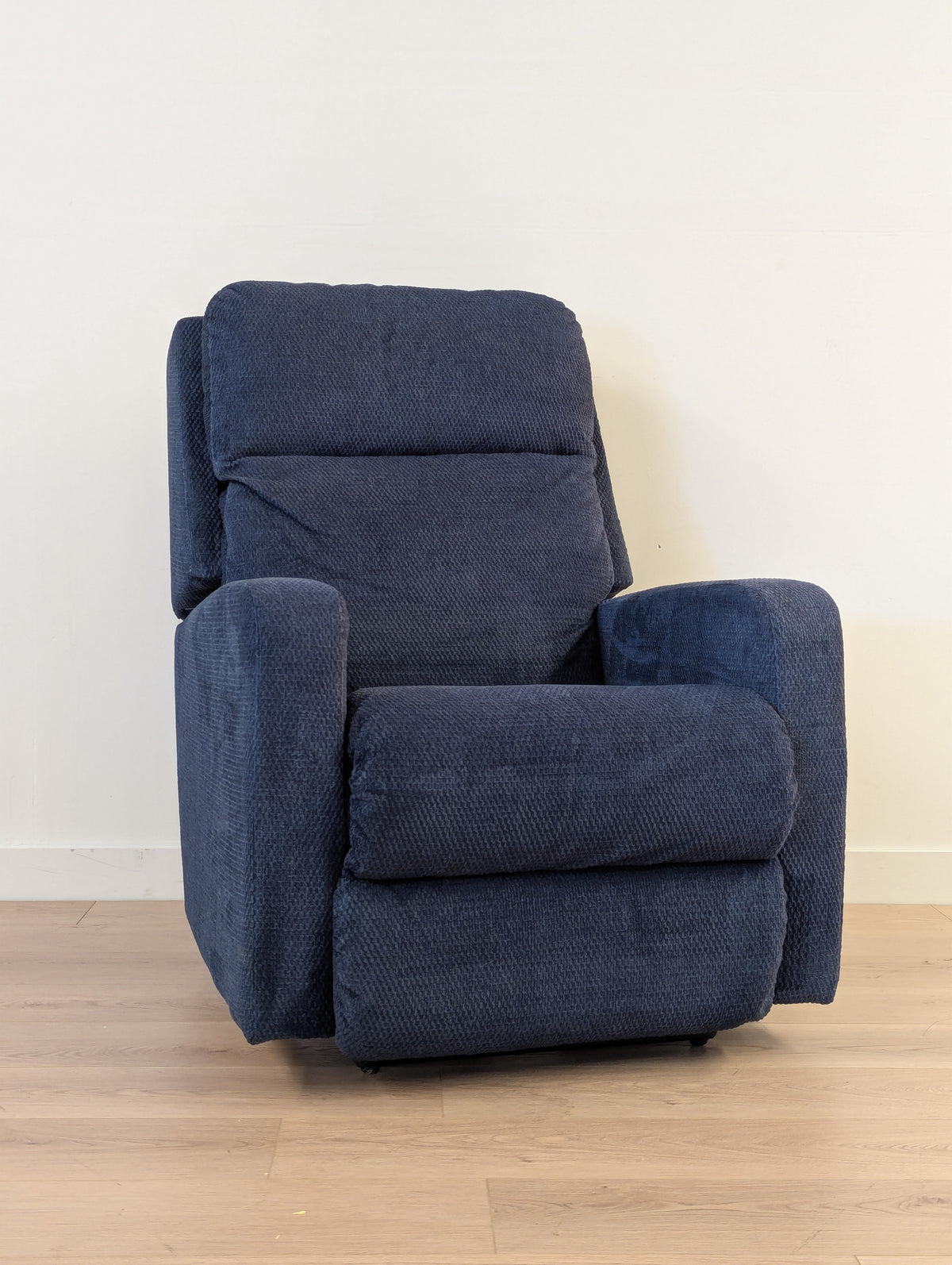 La-Z-Boy Finley Power Reclining Chair (2 Available)