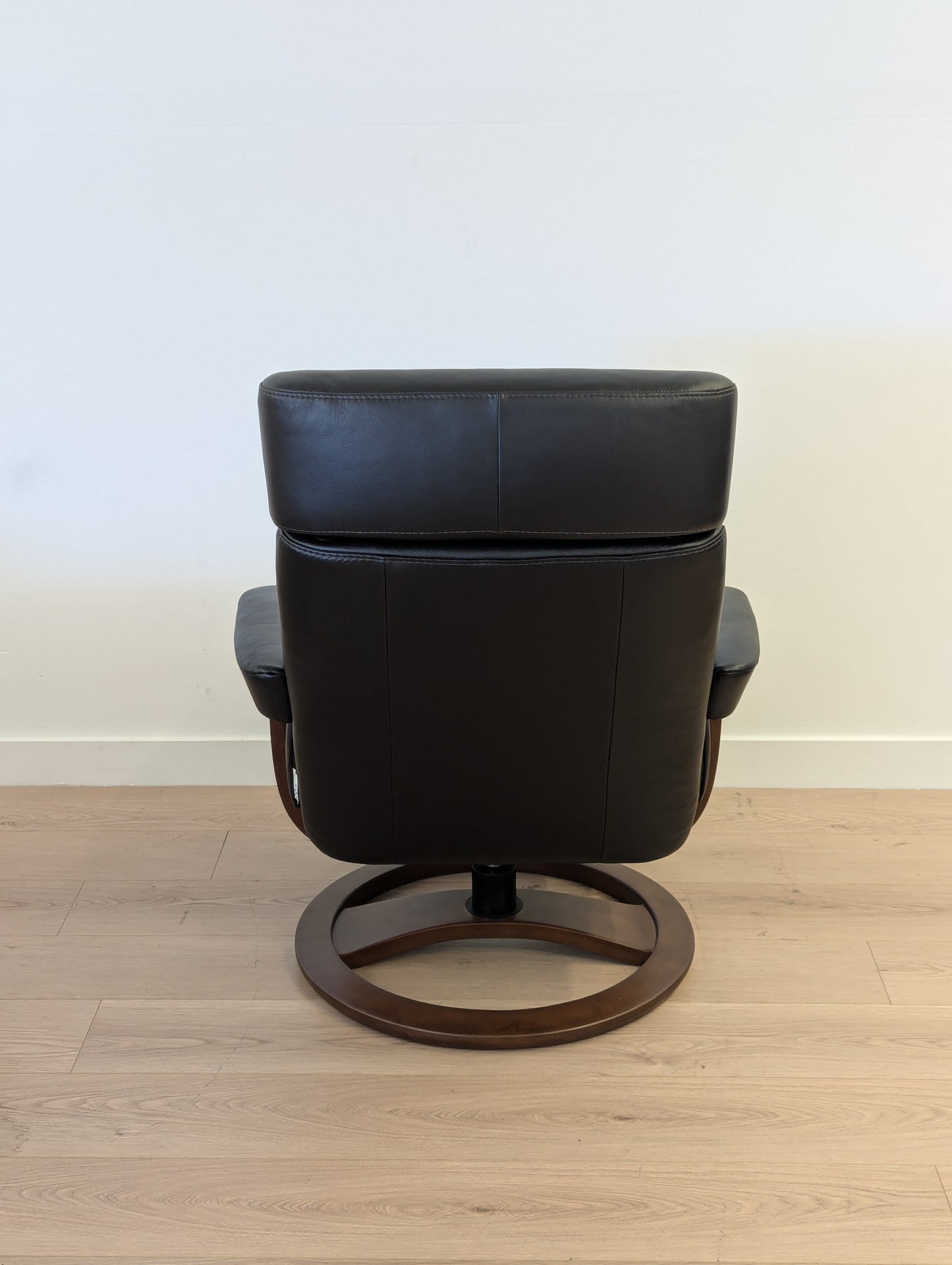 La-Z-Boy Aura 726-92M Swivel Chair with Footrest