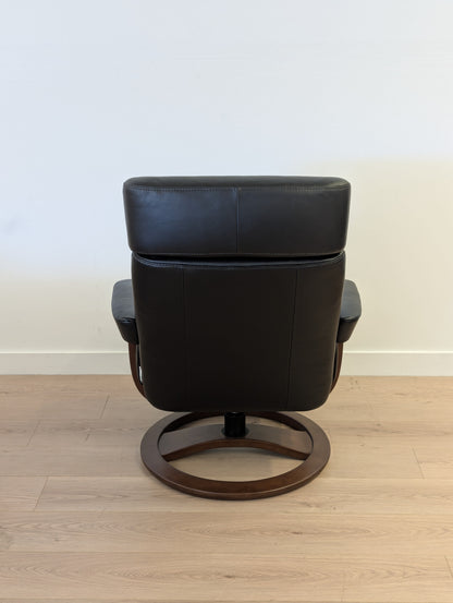 La-Z-Boy Aura 726-92M Swivel Chair with Footrest