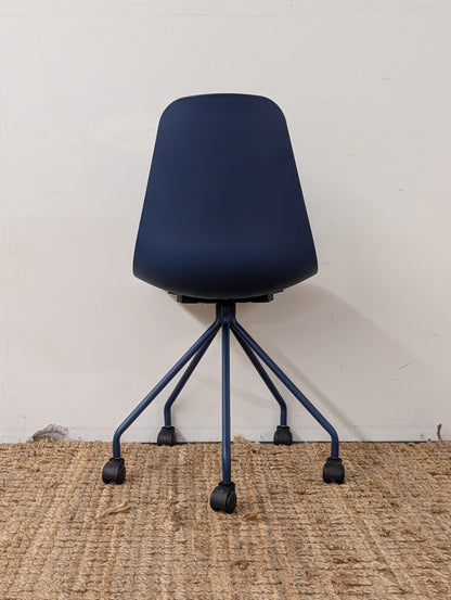 Article Svelti Office Chair - Berry Blue