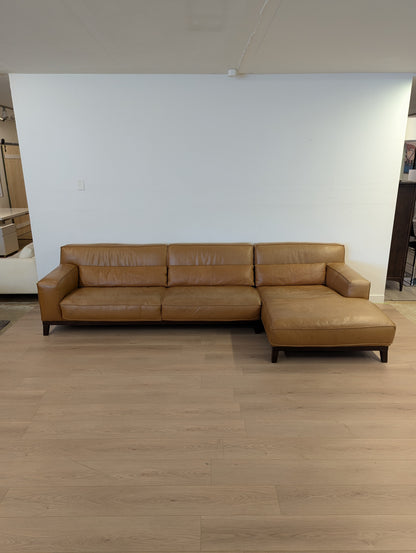 Moe's Marion Sectional