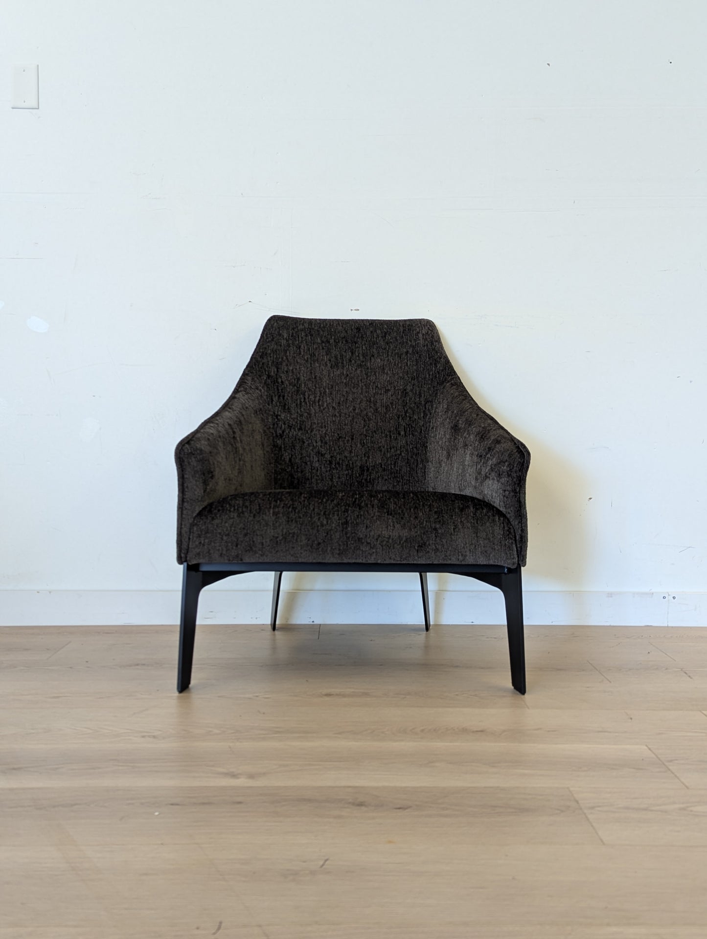 Trica Sara Chair & Marshmallow Ottoman