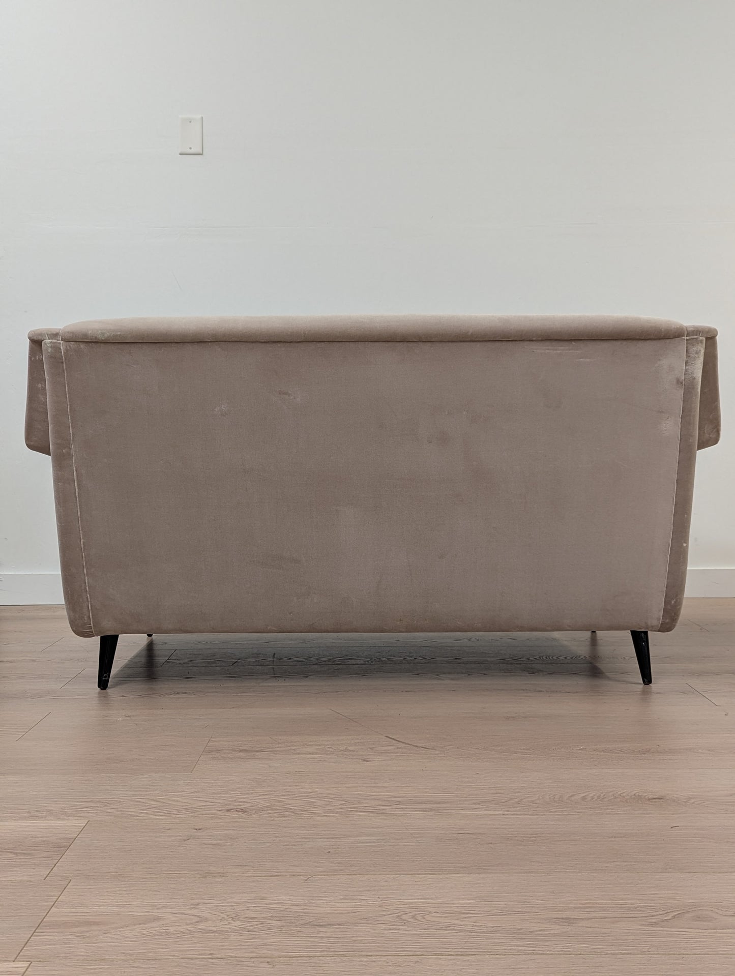 GUBI CDC2 Conic Base Lounge sofa