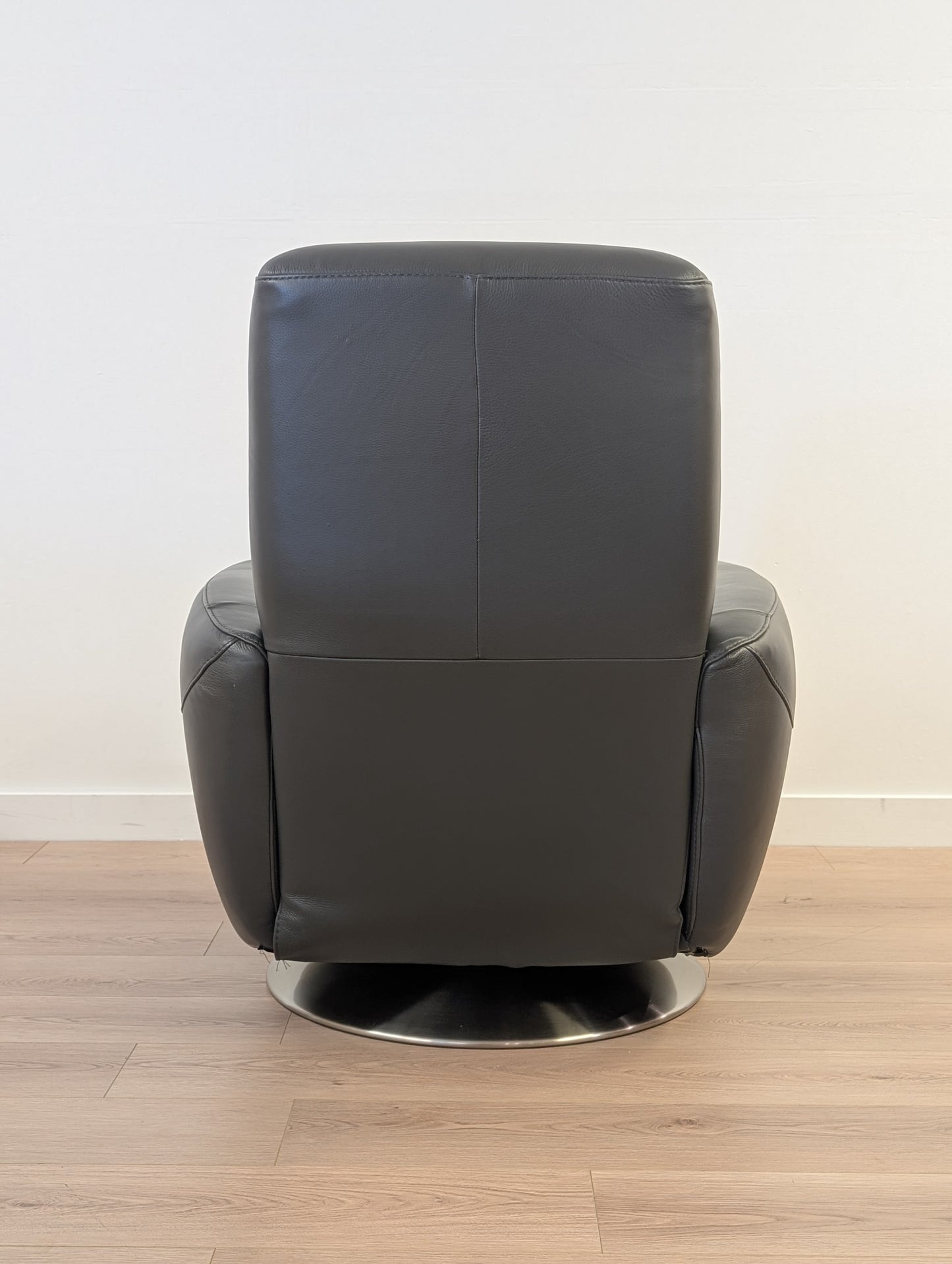 Natuzzi Editions MODB769 Reclining Swivel Chair (2 Available)