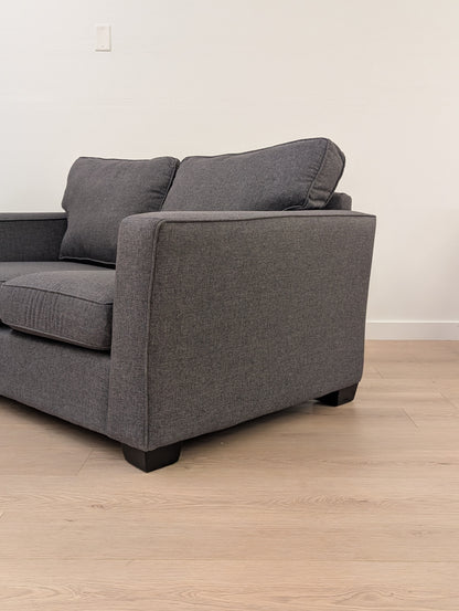 Stylus 2110 Loveseat