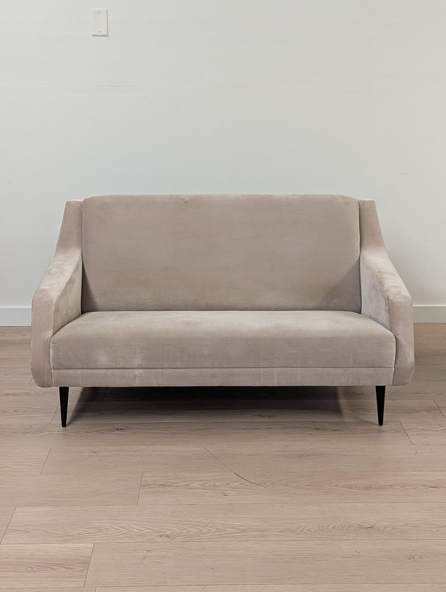 GUBI CDC2 Conic Base Lounge sofa