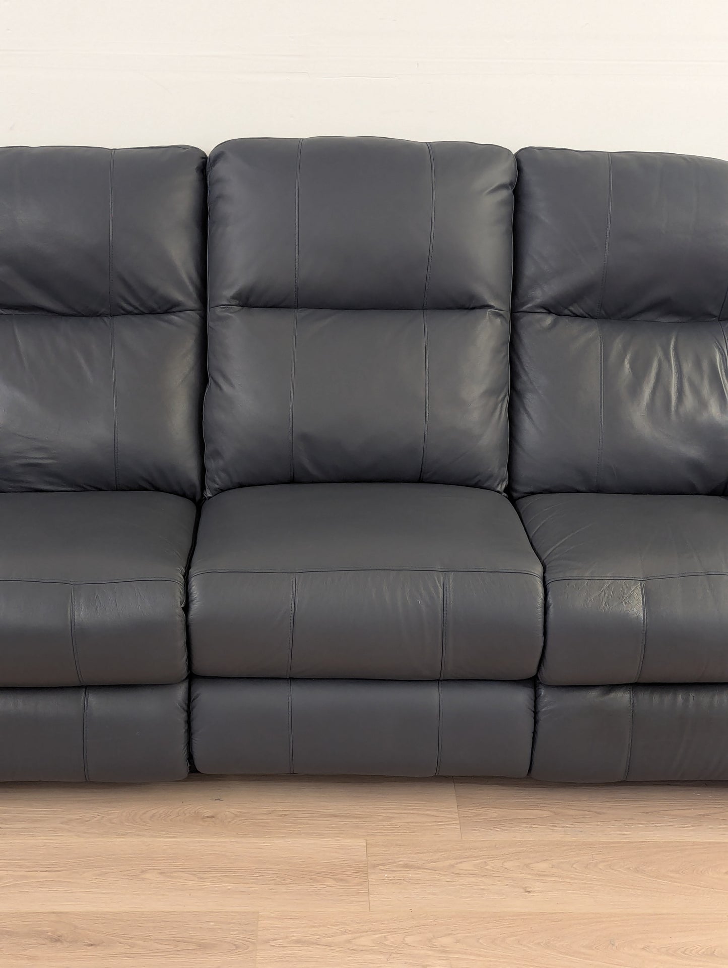 La-Z-Boy Ethan Reclining Sofa W Fold Down Table