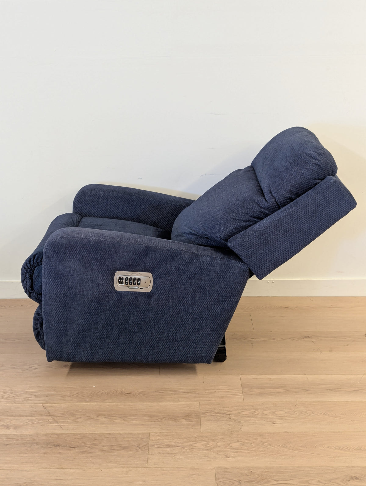 La-Z-Boy Finley Power Reclining Chair (2 Available)