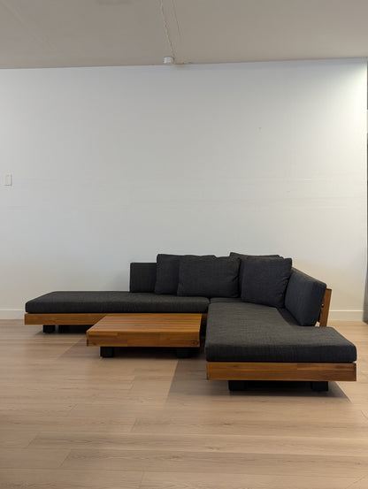 Article 100" Lubek Sectional Set (Cover Included)