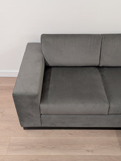 Kavuus Stellan Sectional with Reversible Chaise