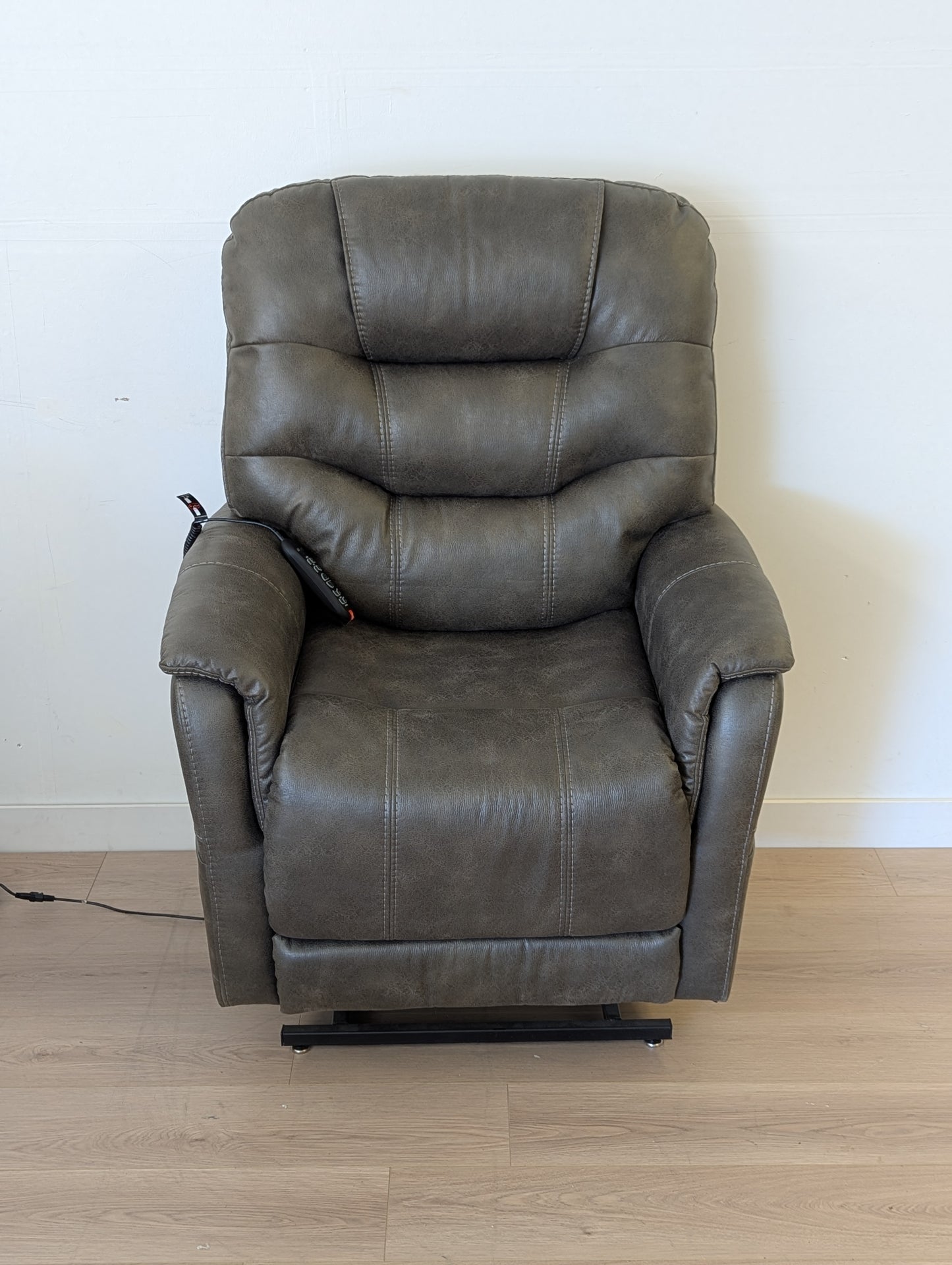 Pride Vivalift Power Lift Reclining Chair
