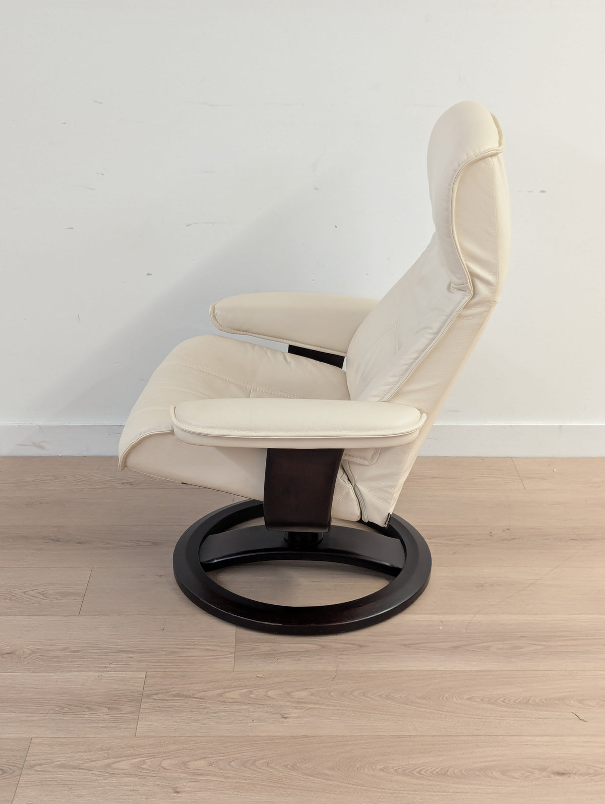 IMG Nordic 21 Comfort Glide Swivel Recliner with Ottoman