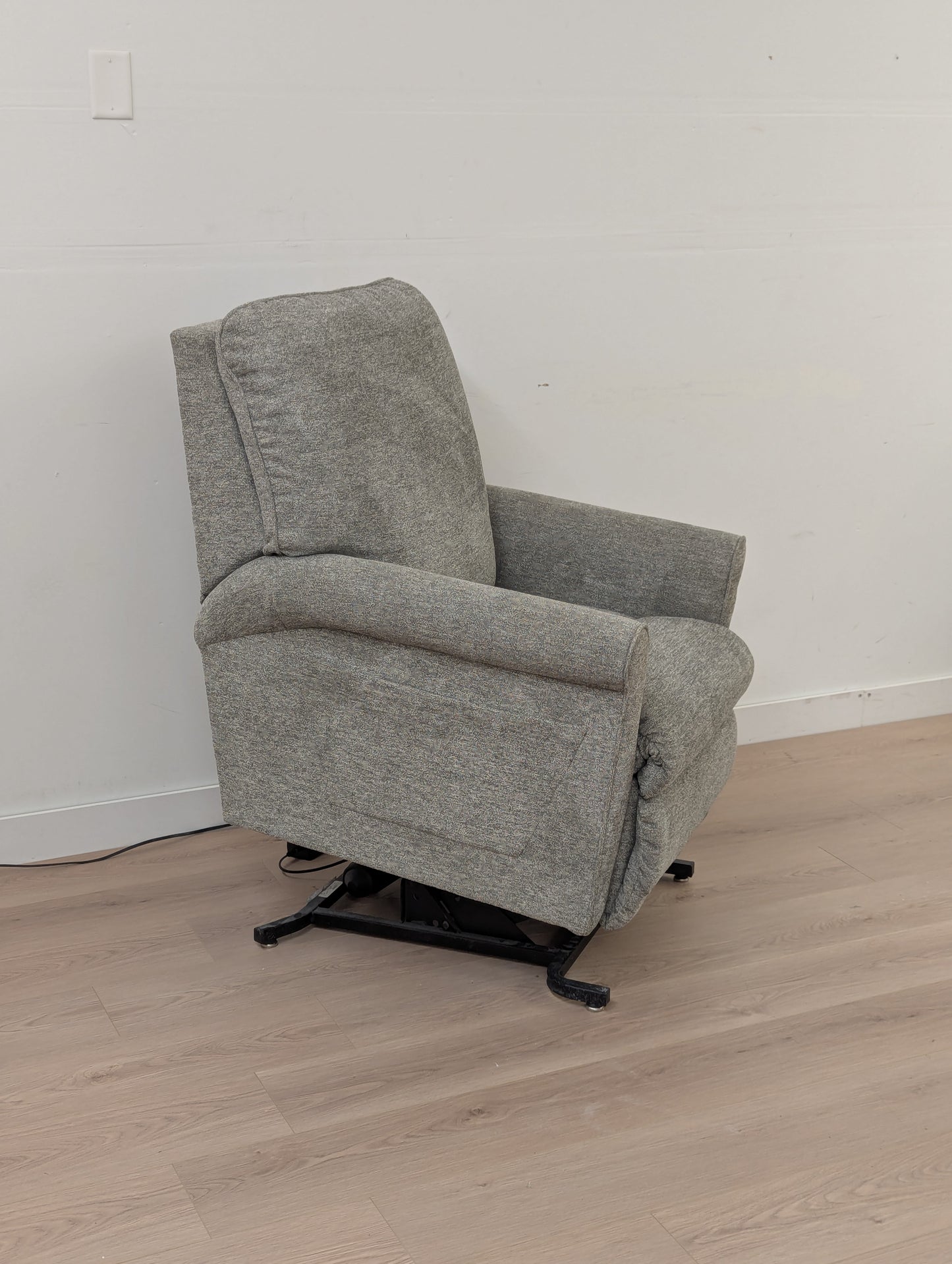 La Z Boy Miller Bronze Power Lift Reclining Chair