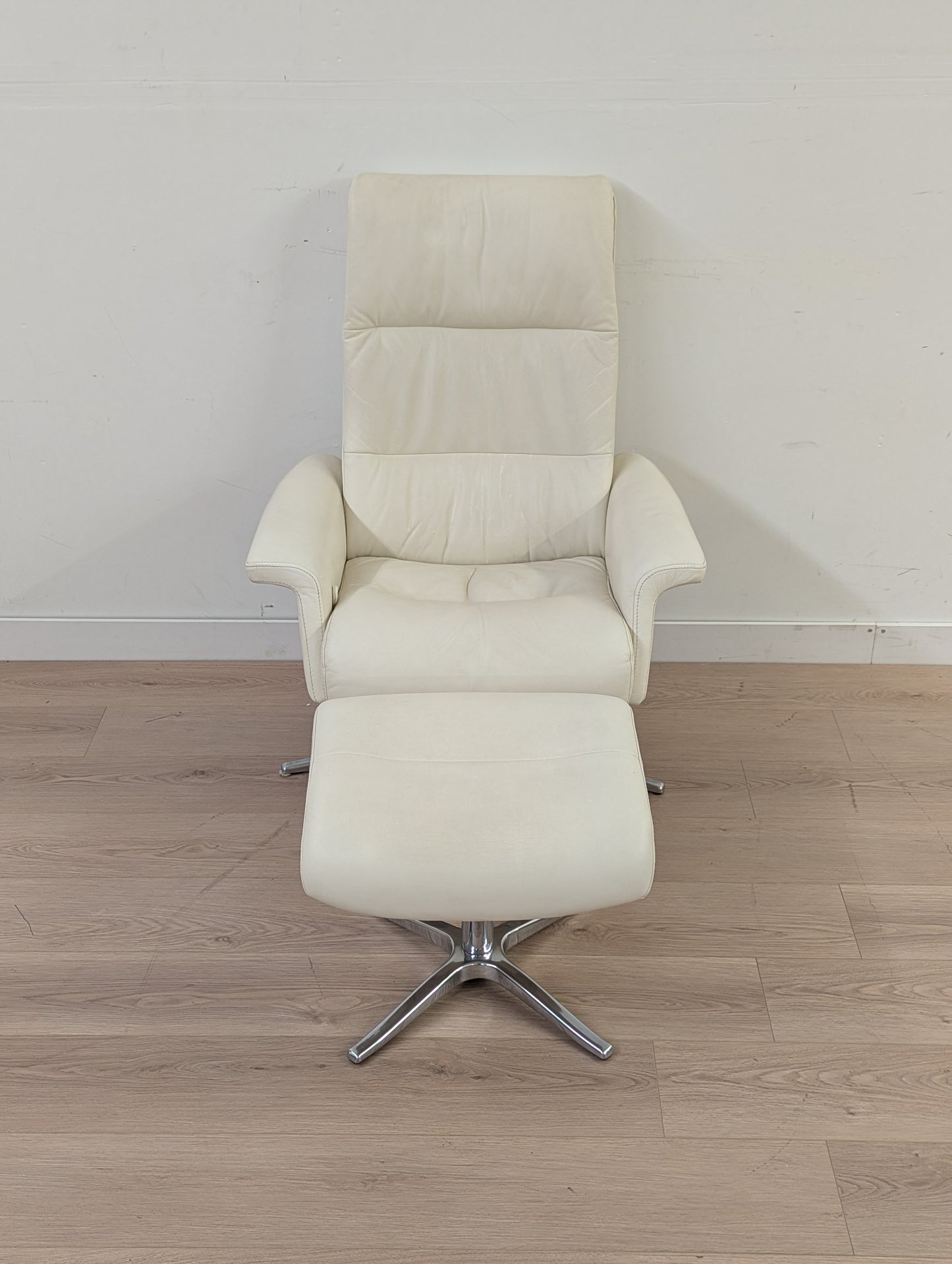 IMG Space 2400 Swivel Reclining Chair + Ottoman