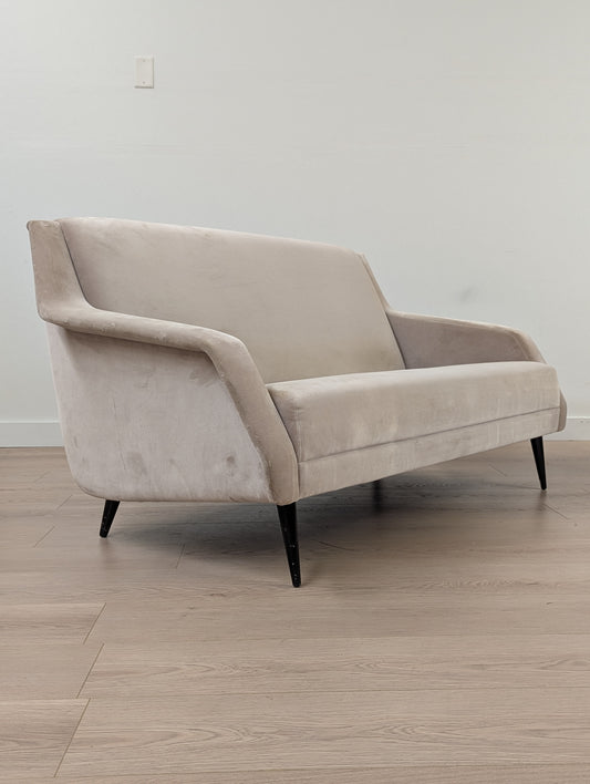 GUBI CDC2 Conic Base Lounge sofa