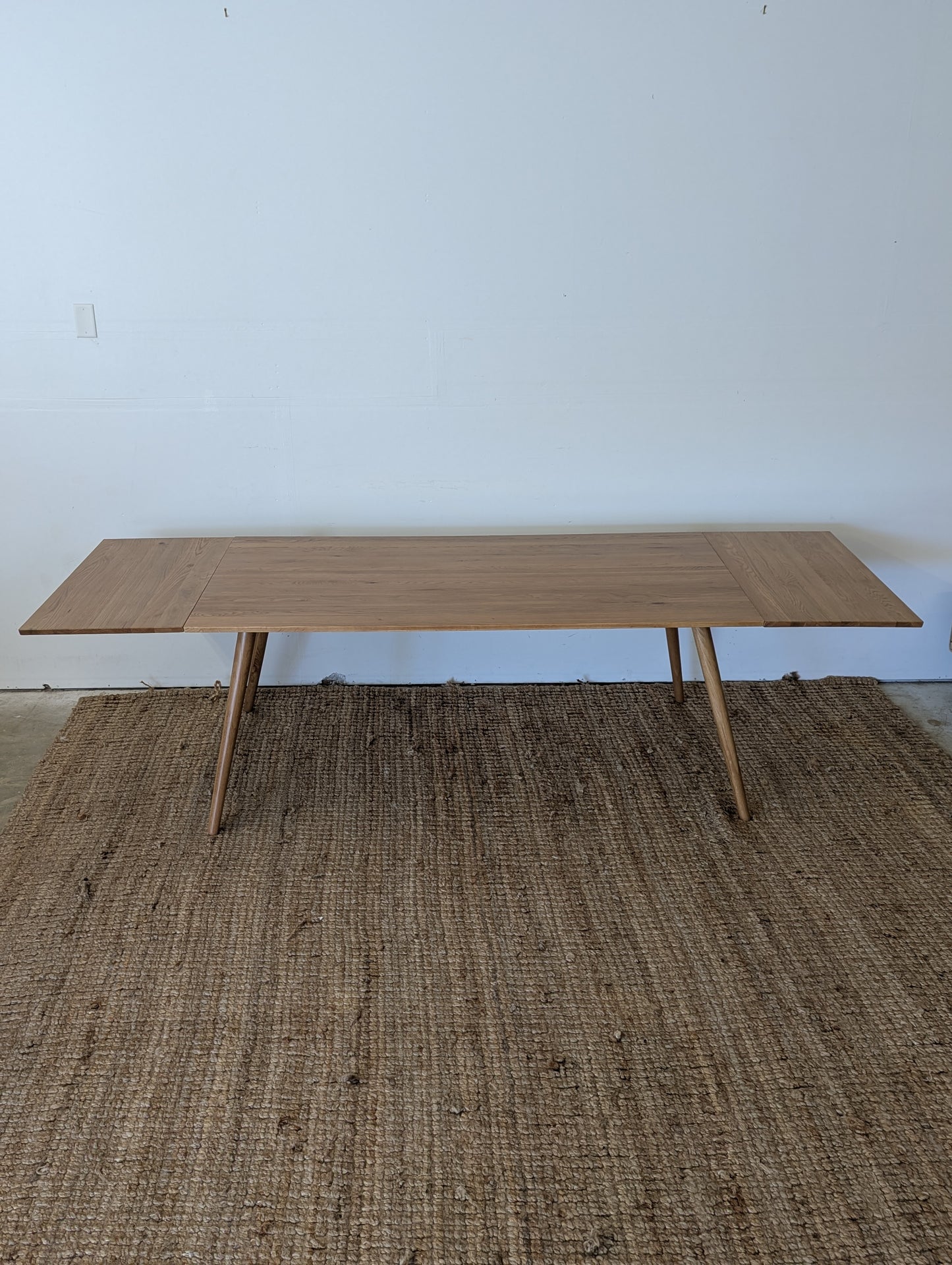 Article Seno Oak Extendable Dining Table