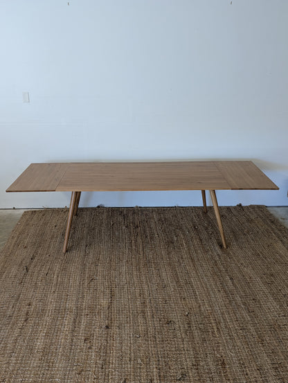 Article Seno Oak Extendable Dining Table