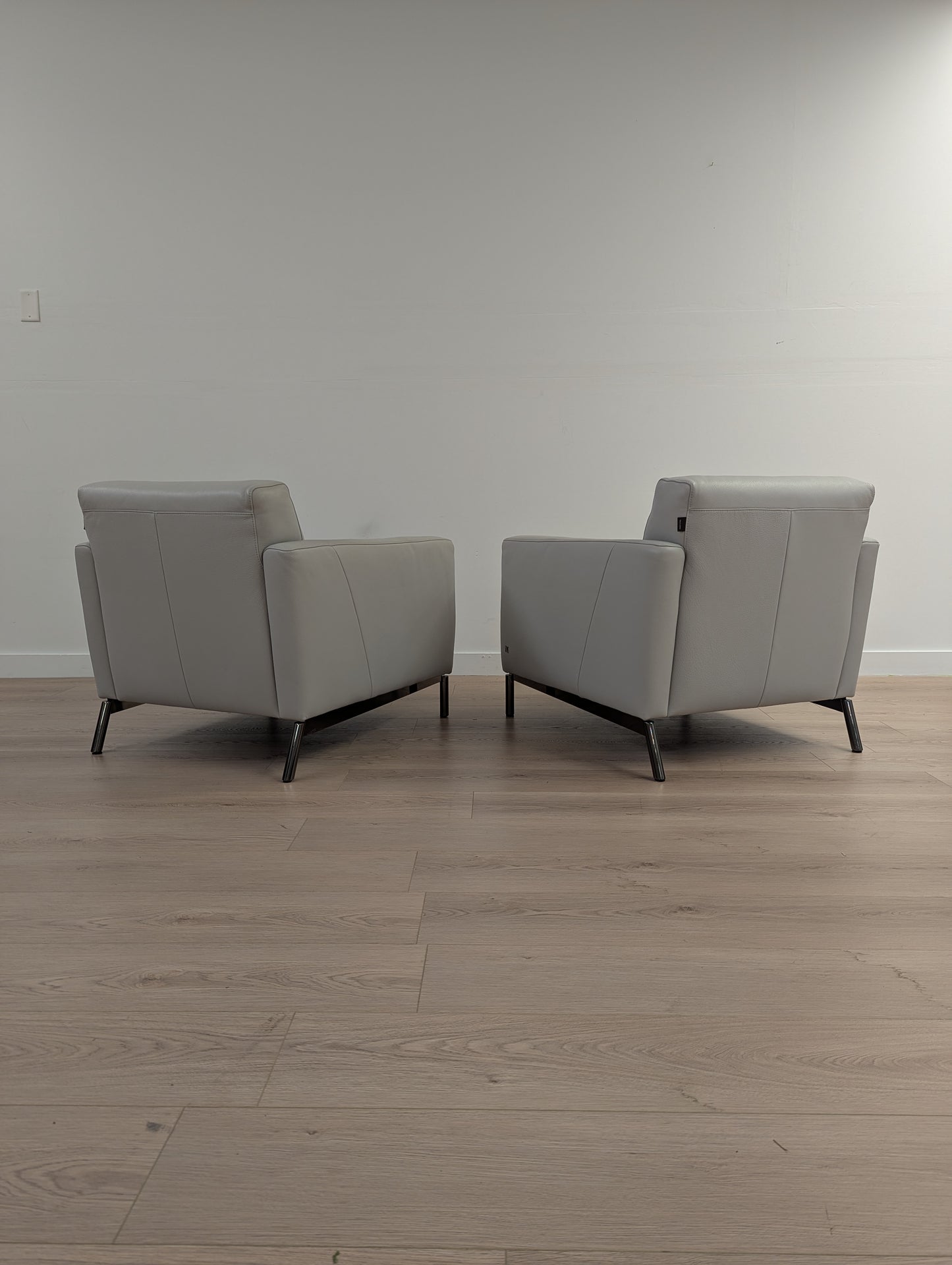 Natuzzi Italia Tratto 2811 (2 available)