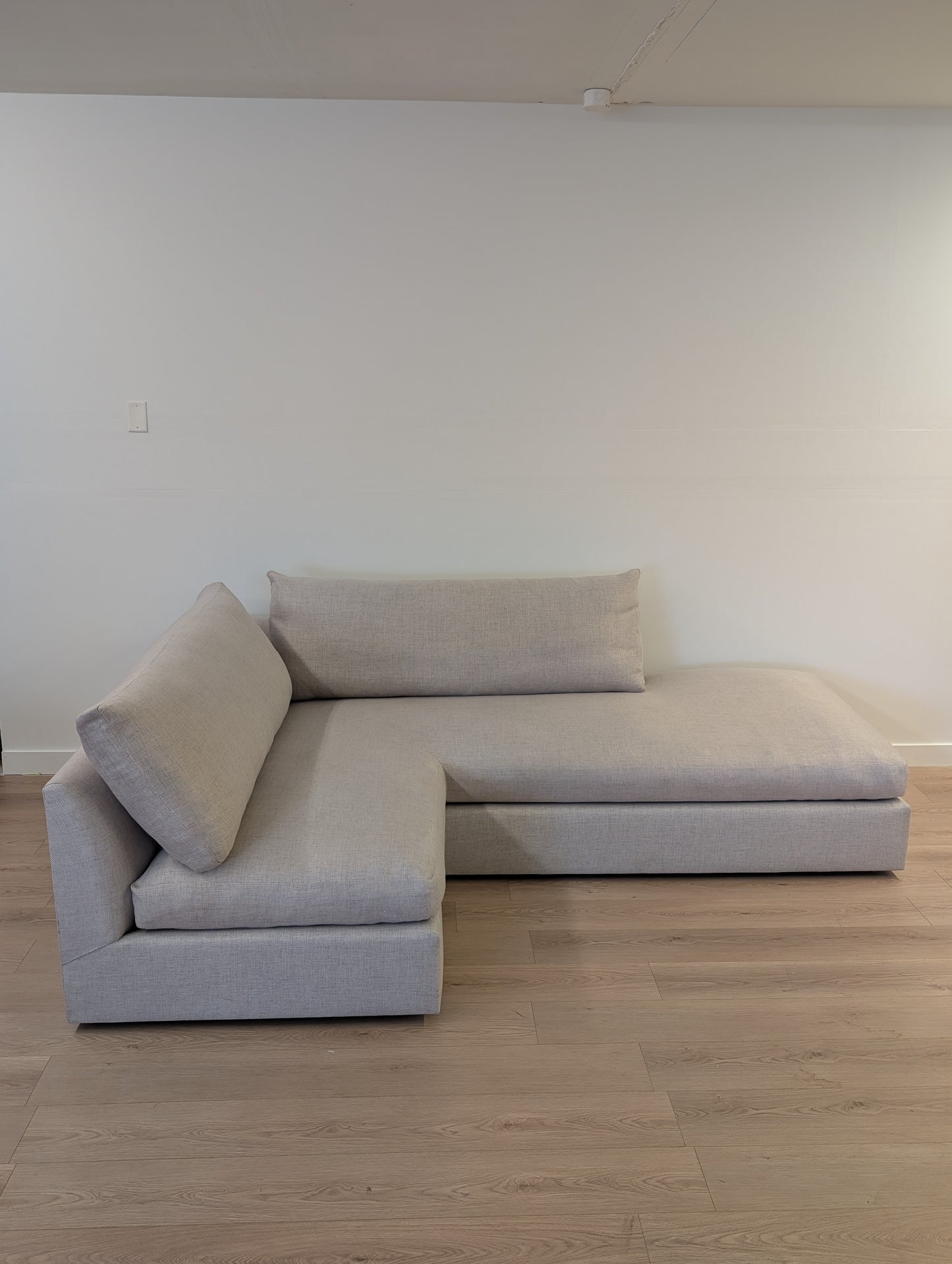 Rene Cazares Messina RHF Corner Sectional (With Paneling)