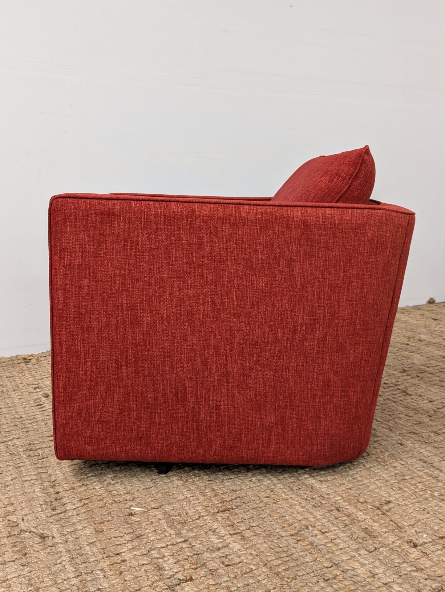 Decor-Rest 2050 Sergio Red Swivel Chair