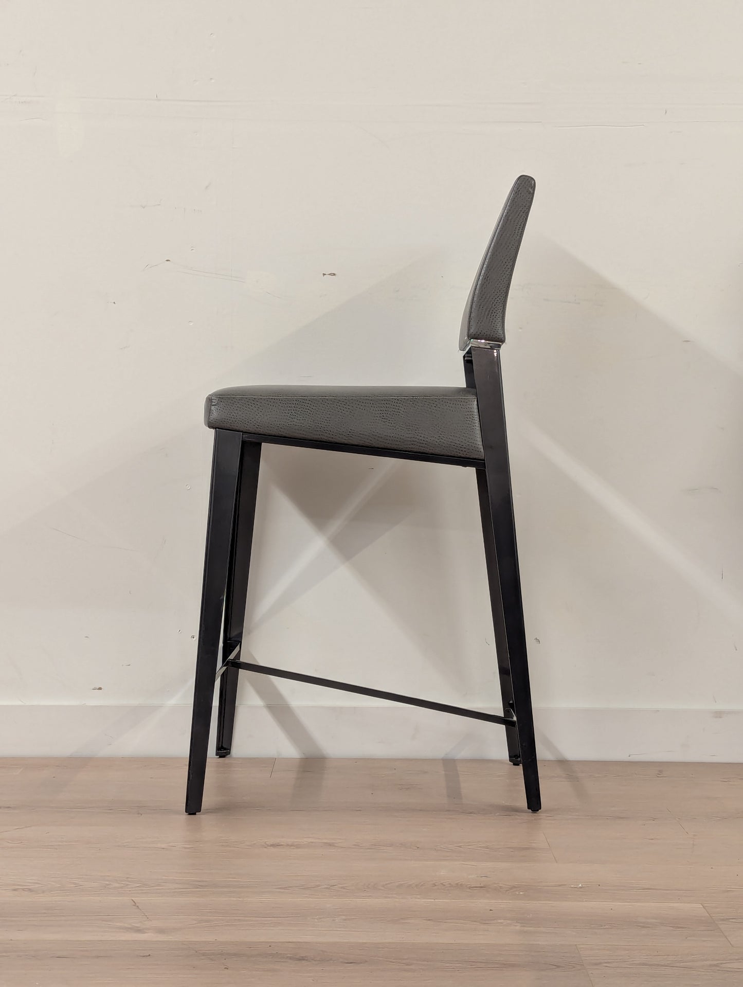 Elite Modern Vivian Stools (Set of 3)
