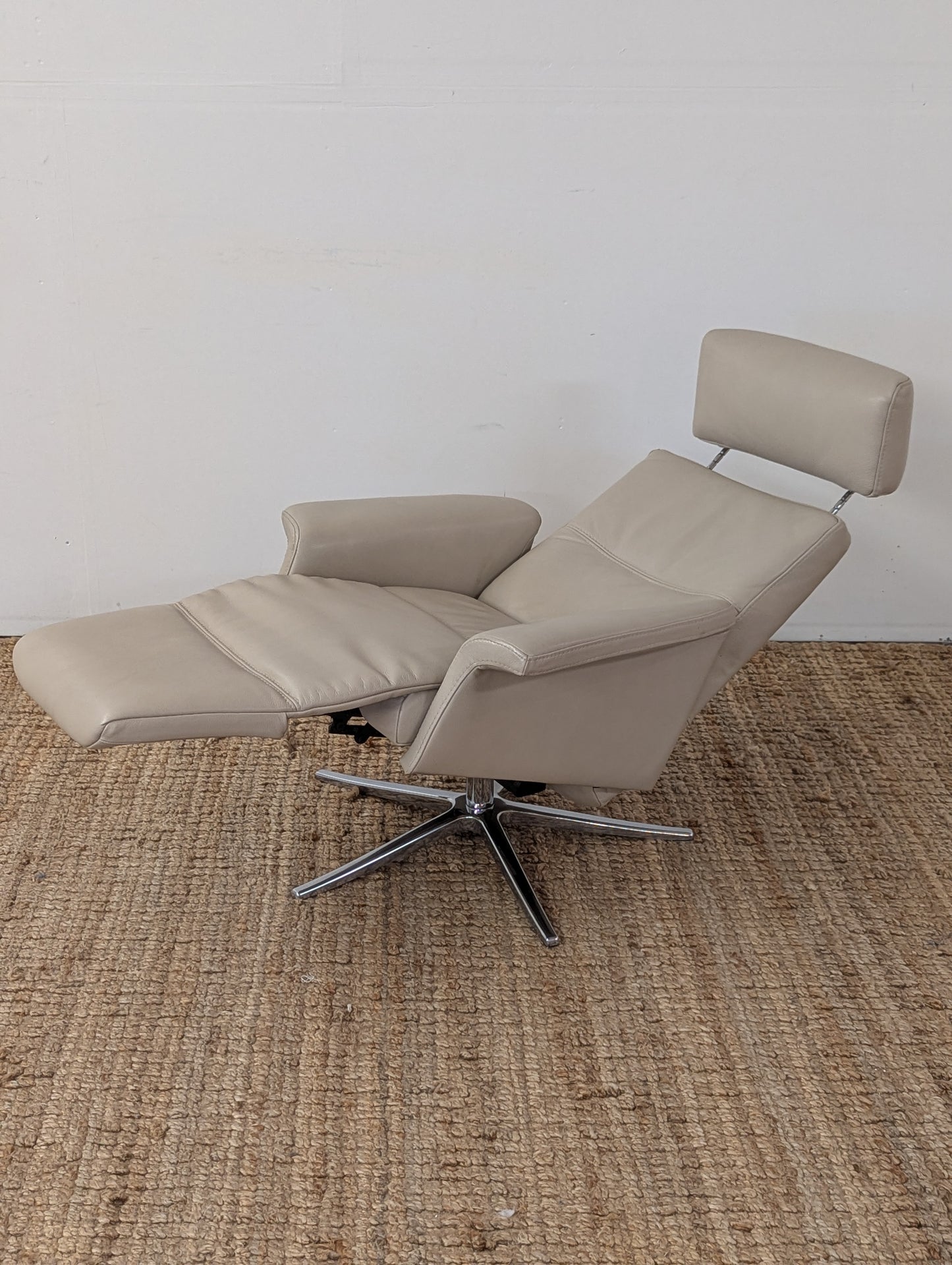 IMG Space 3600 Power Leather Chair