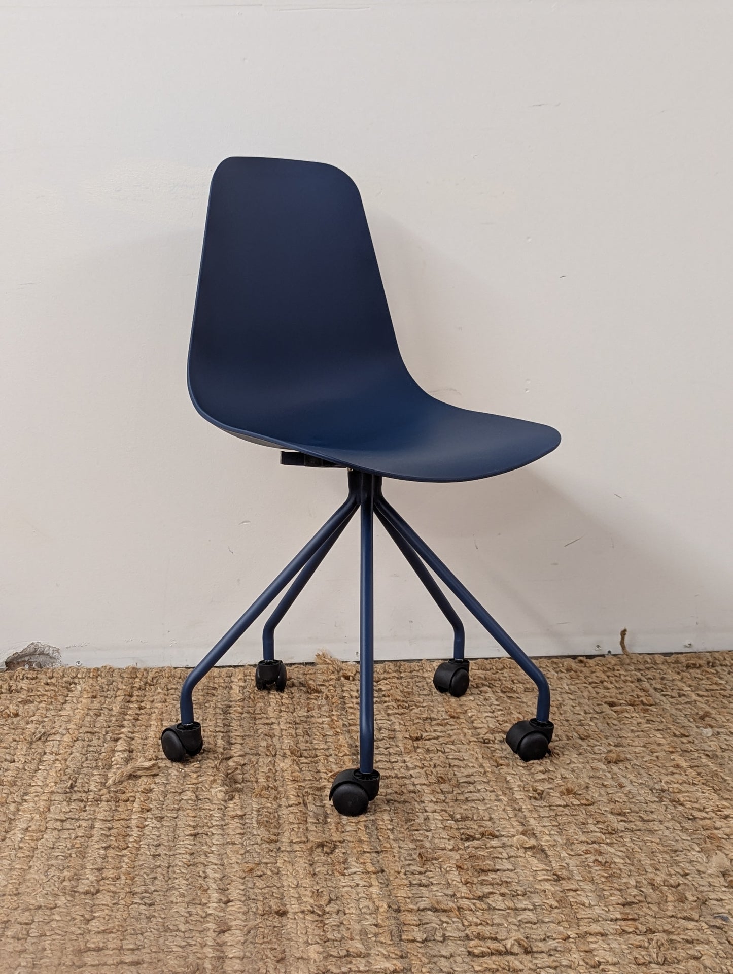 Article Svelti Office Chair - Berry Blue