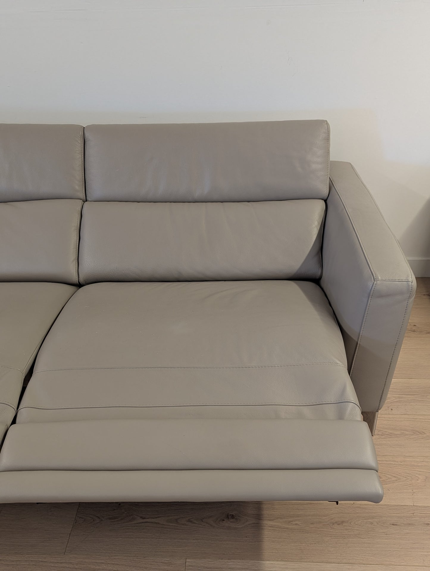 Natuzzi Italia Vola Reclining Sofa