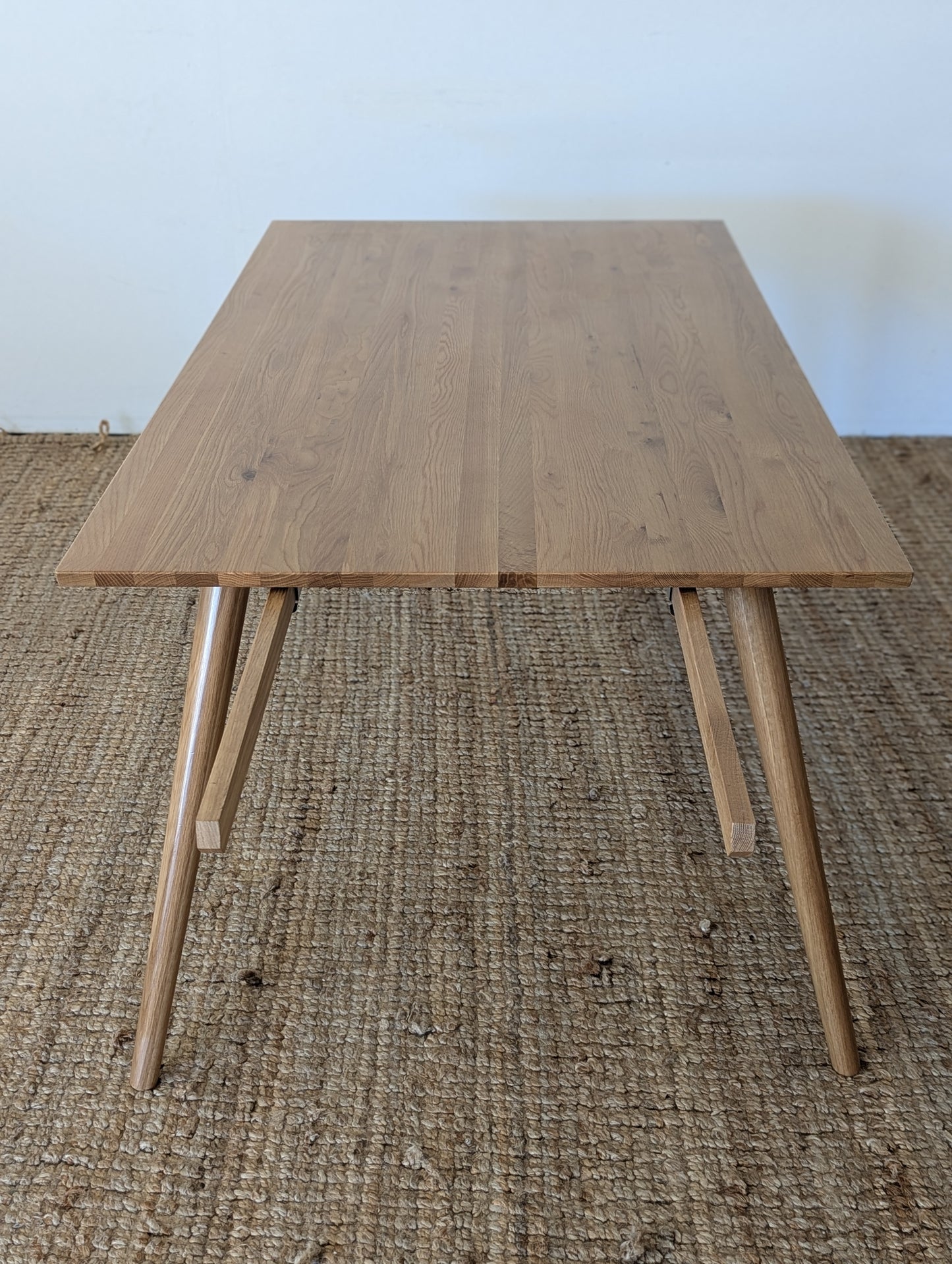 Article Seno Oak Extendable Dining Table