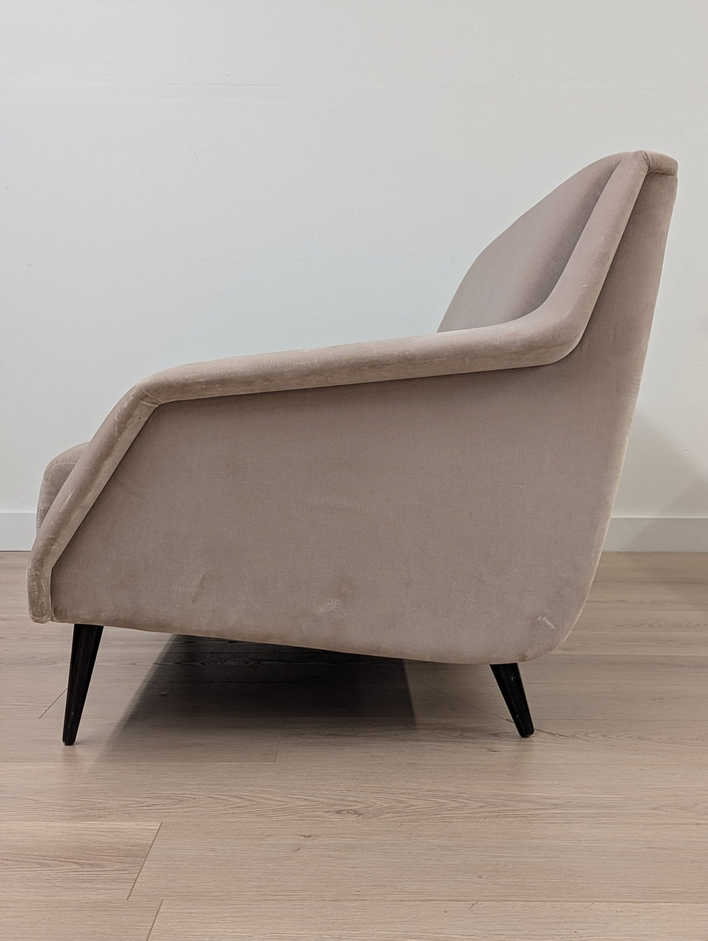 GUBI CDC2 Conic Base Lounge sofa