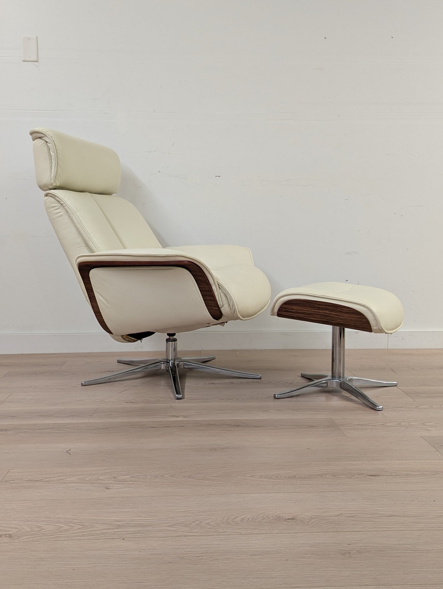 IMG Space 5400S Swivel Leather Recliner + Ottoman