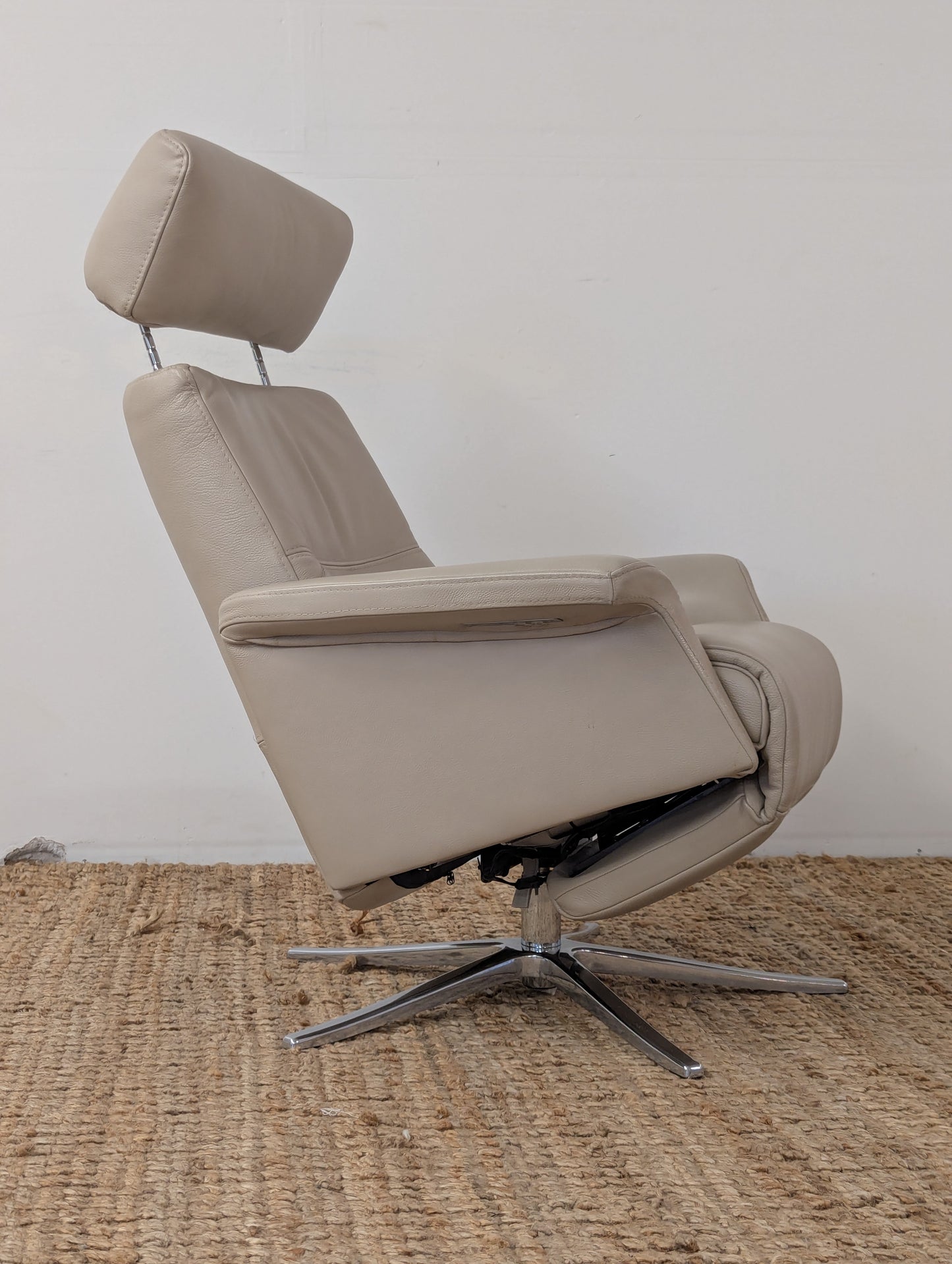 IMG Space 3600 Power Leather Chair