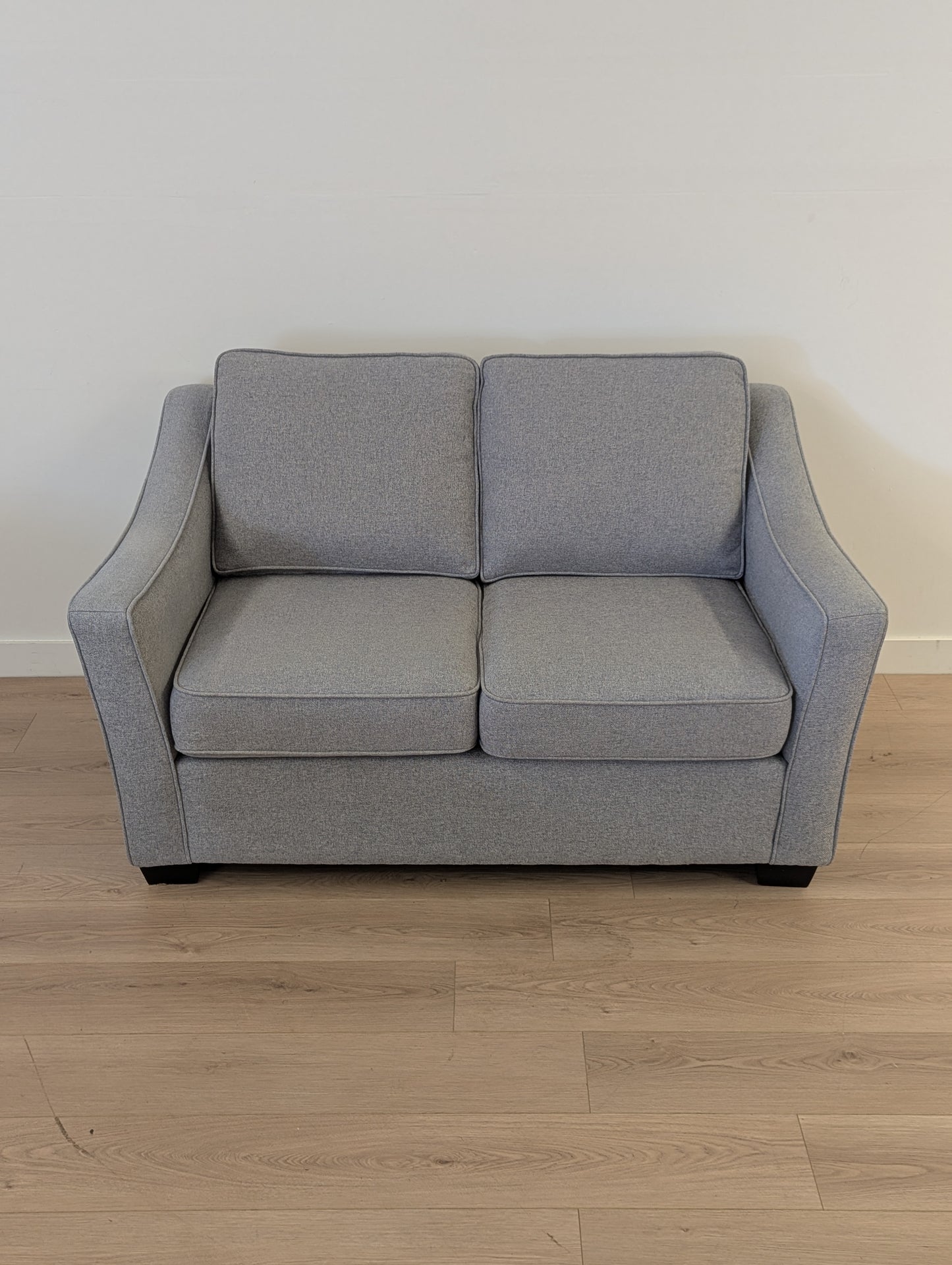 Stylus Zeal Loveseat