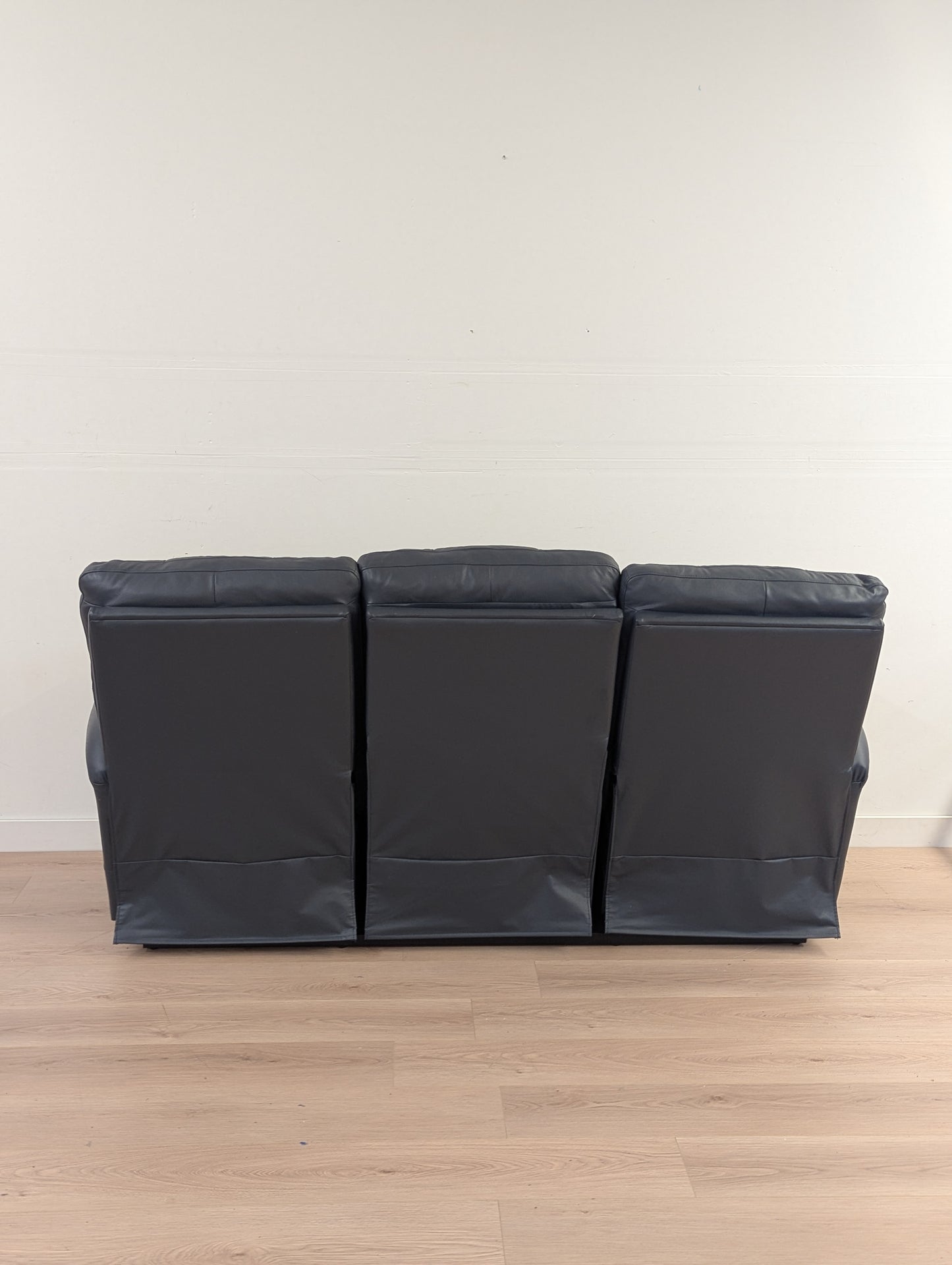 La-Z-Boy Ethan Reclining Sofa W Fold Down Table