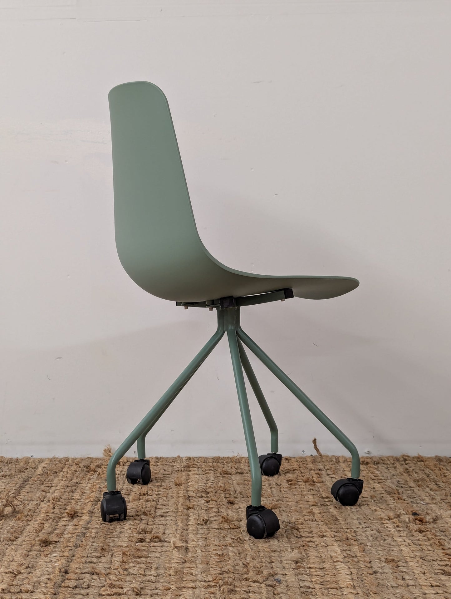 Article Svelti Office Chair - Aloe Green