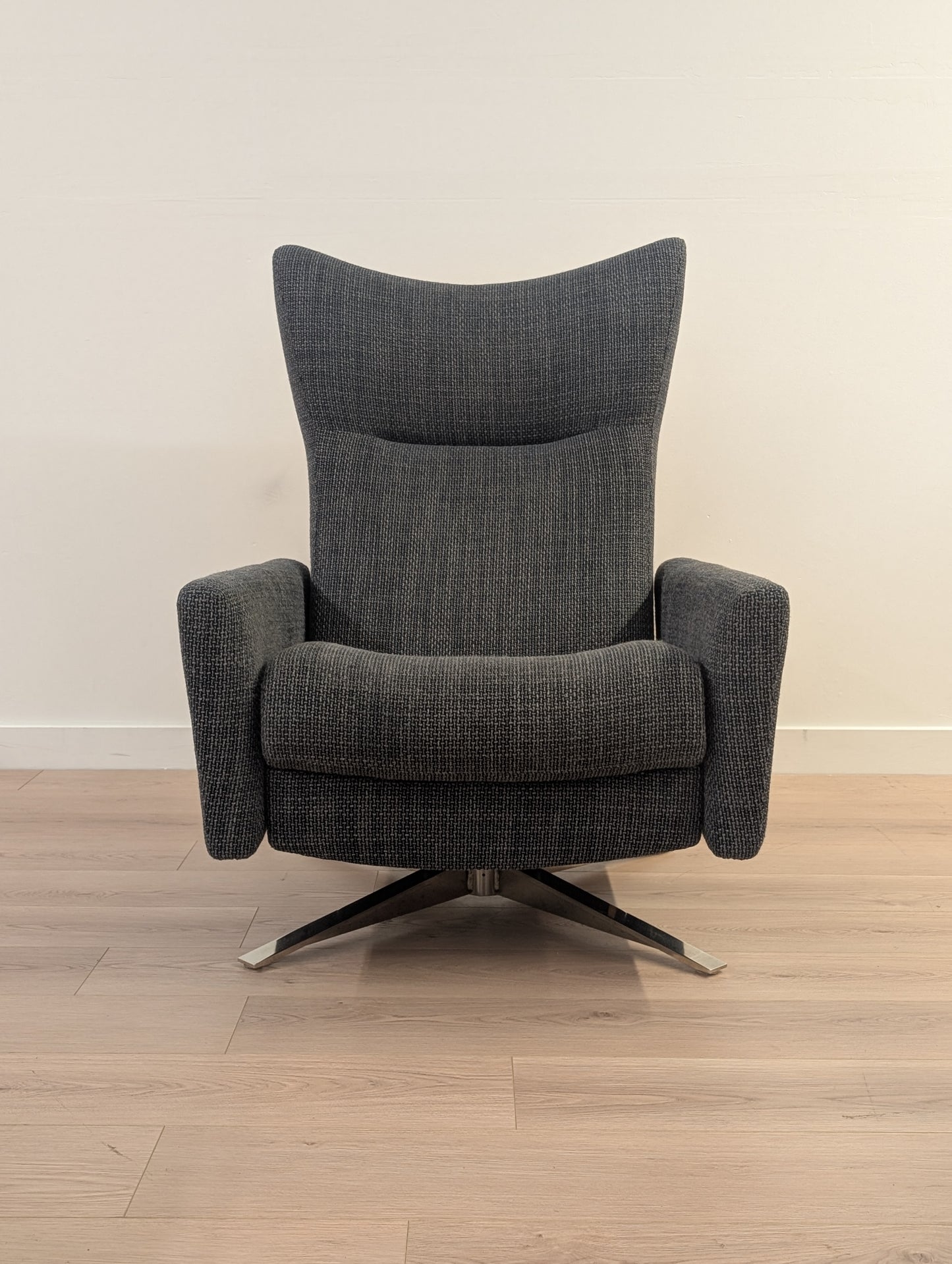 American Leather Stratus Swivel Chair (2 Available)