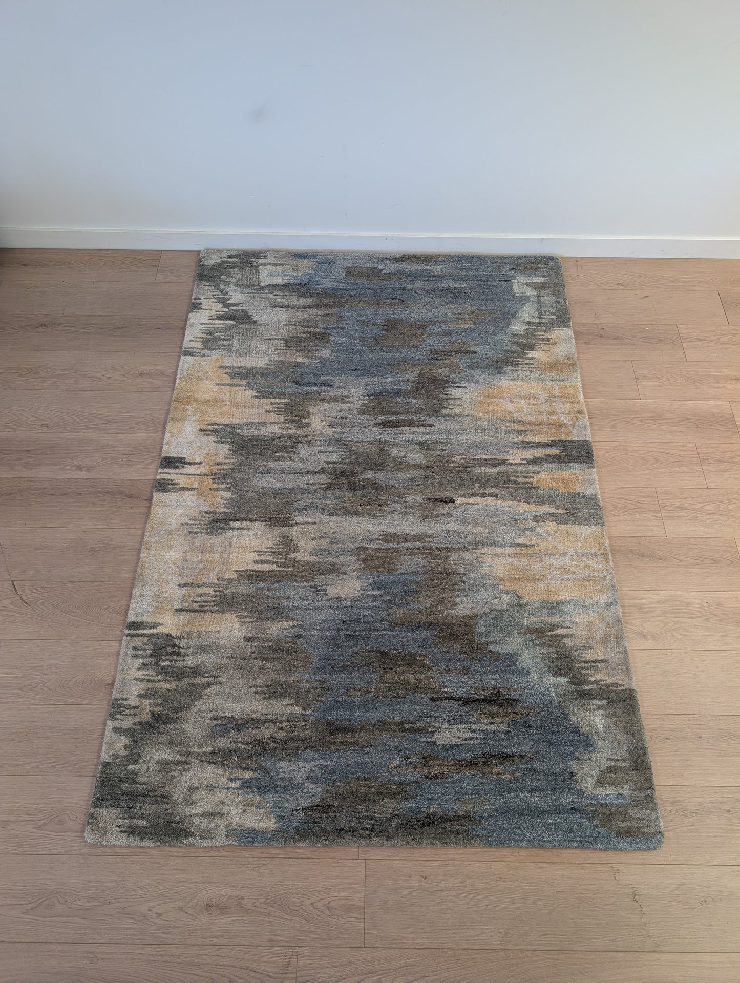 Surya Montclair Rug (5' x 7'6")