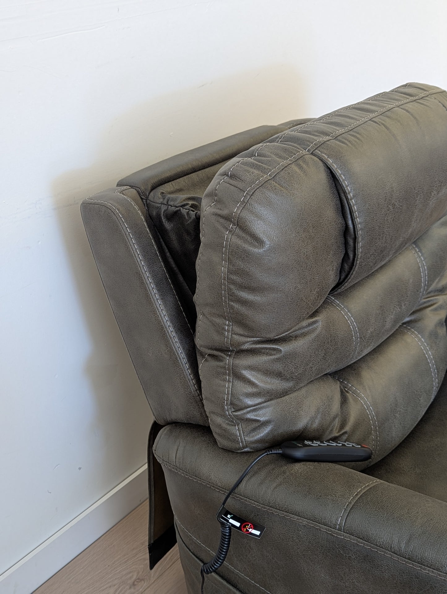 Pride Vivalift Power Lift Reclining Chair