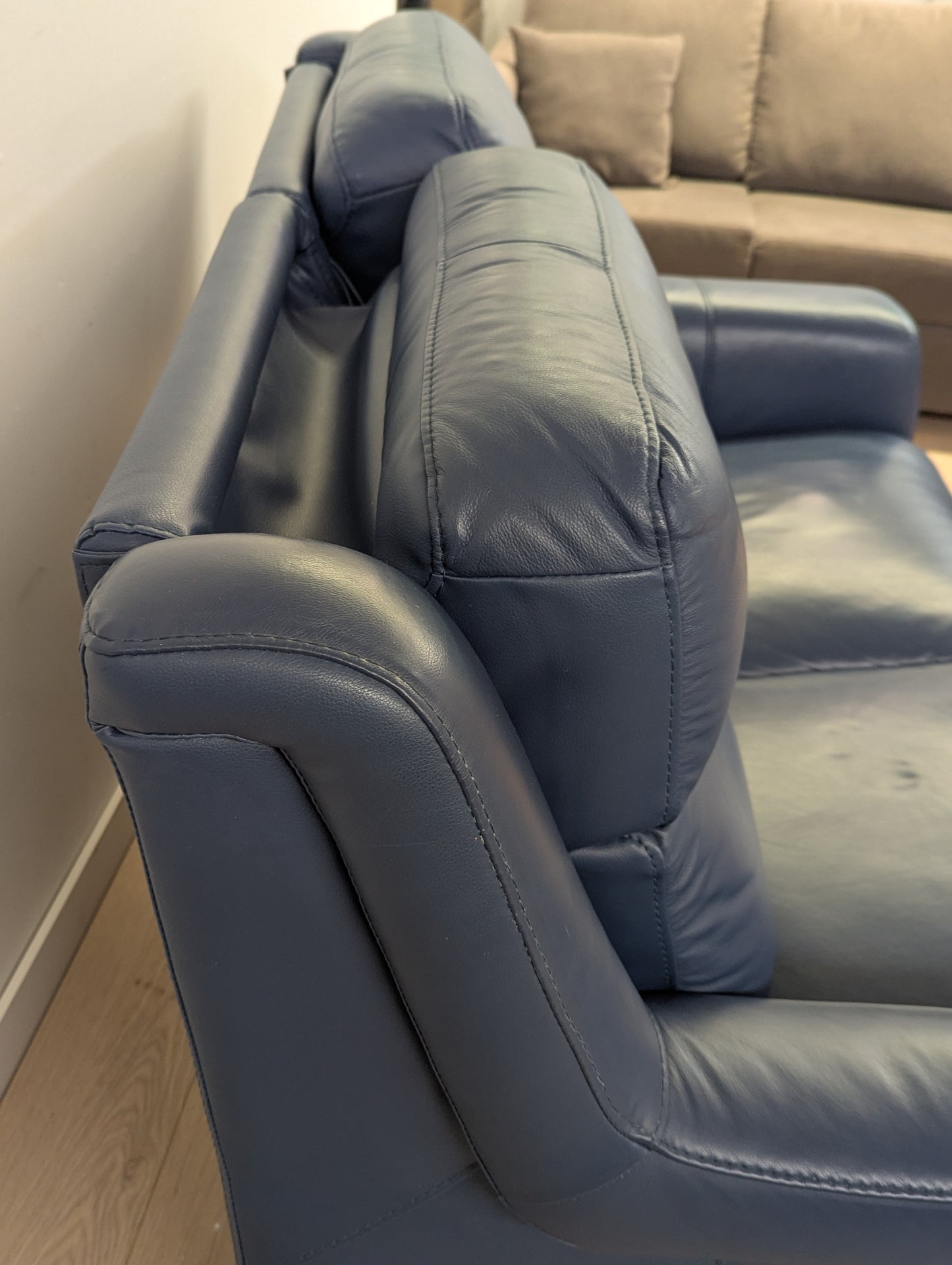 Amax Houston Power Reclining Leather Loveseat