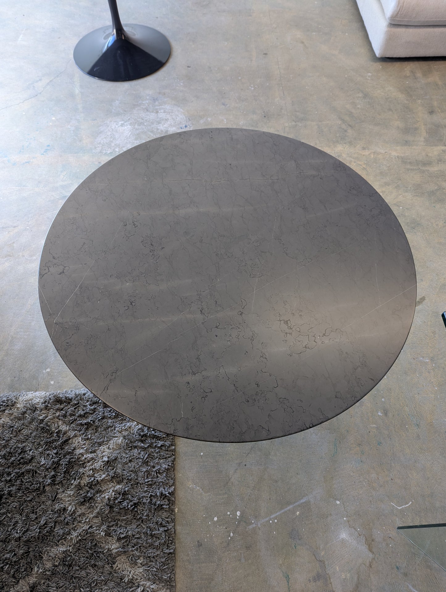 Knoll 42' Saarine Table