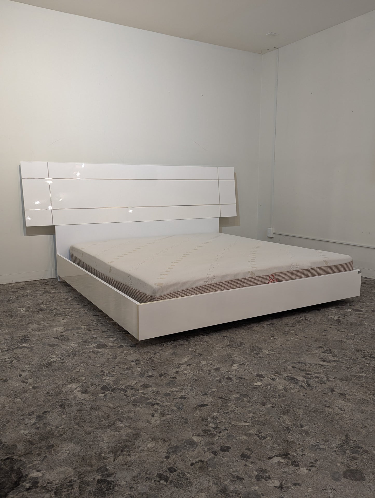 Status Italy Dream King Bed Frame