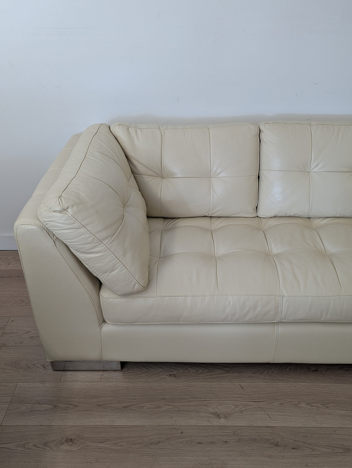 Arizona Leather Newport Sectional with Storage Ottoman