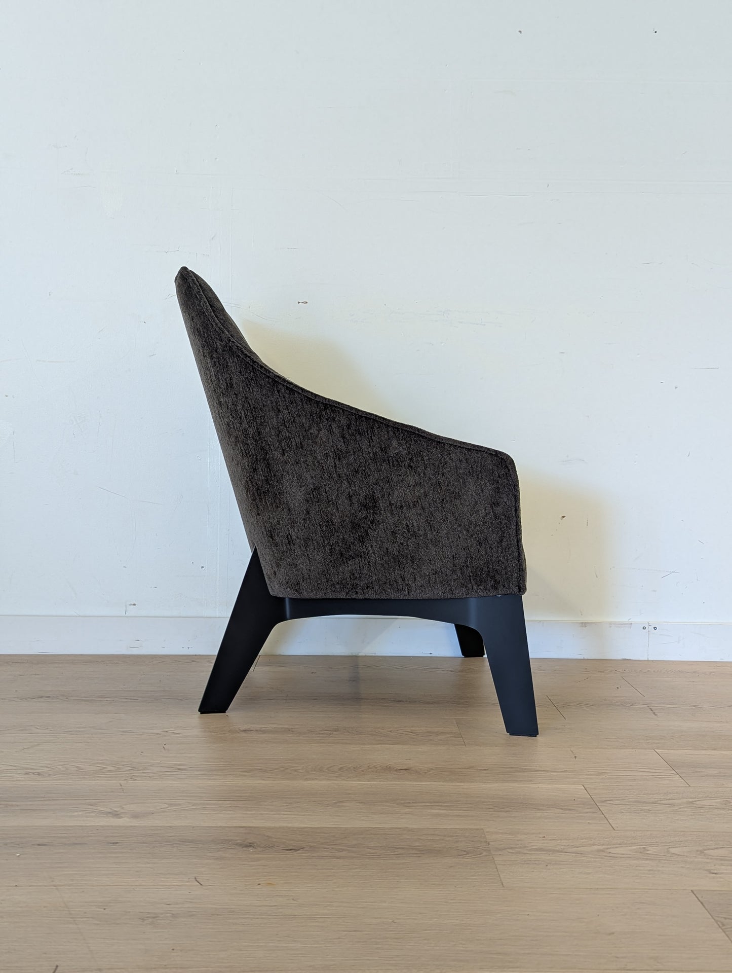 Trica Sara Chair & Marshmallow Ottoman