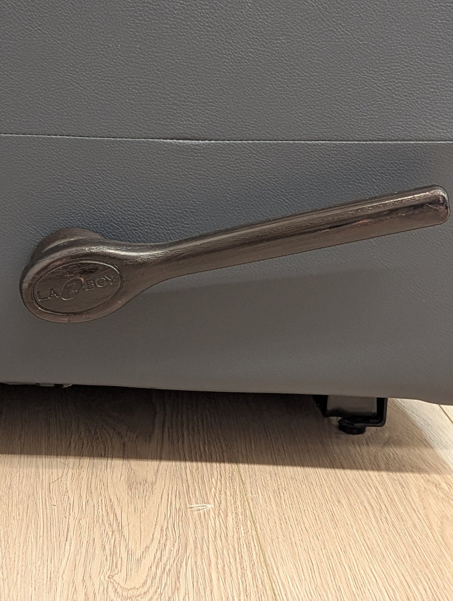 La-Z-Boy Ethan Reclining Sofa W Fold Down Table