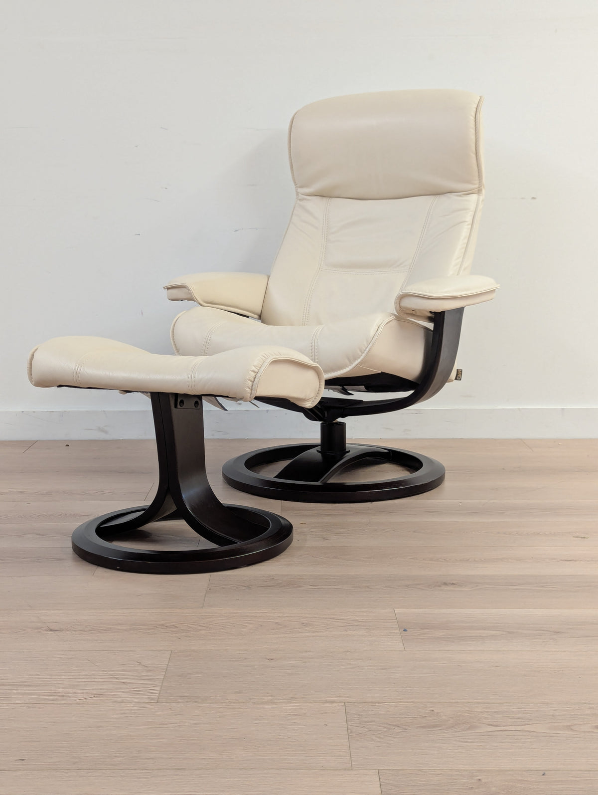 IMG Nordic 21 Comfort Glide Swivel Recliner with Ottoman