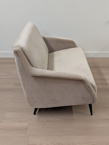 GUBI CDC2 Conic Base Lounge sofa