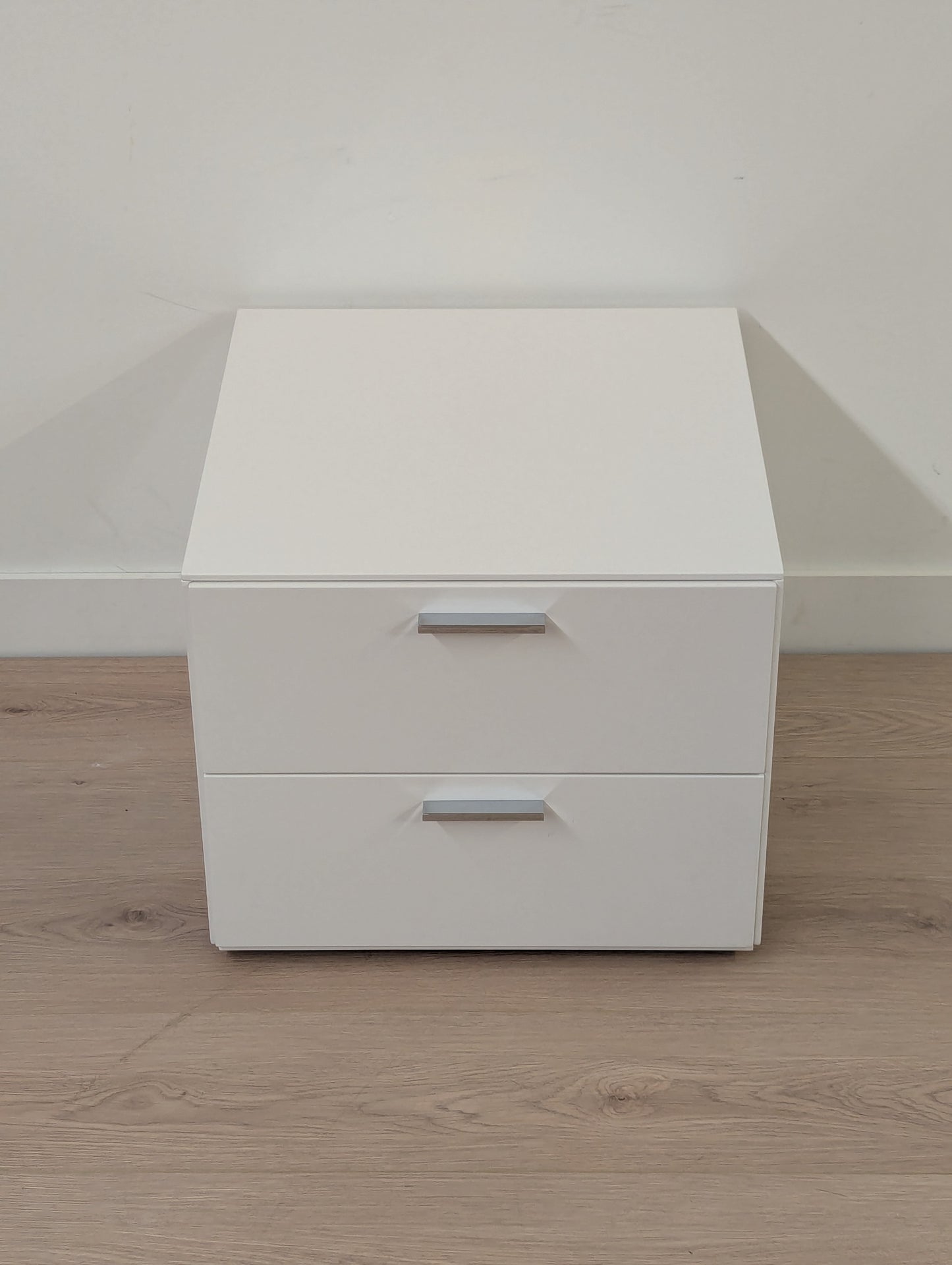 Montis Intu 2 Drawer Nightstand