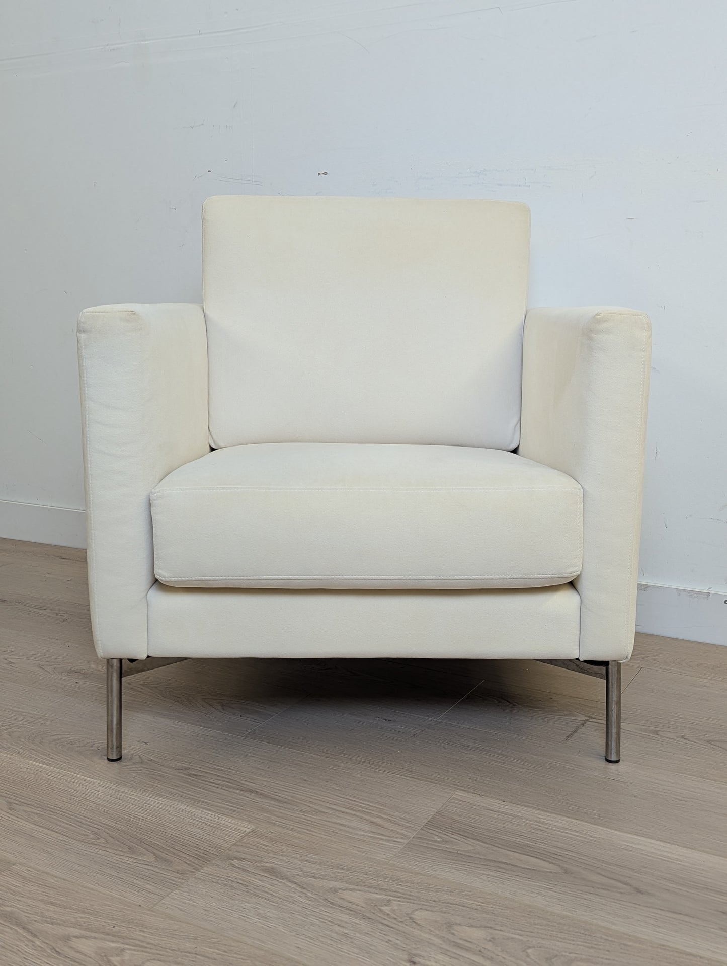 Knoll Piero Lissoni - Divina® Petite Lounge Chair