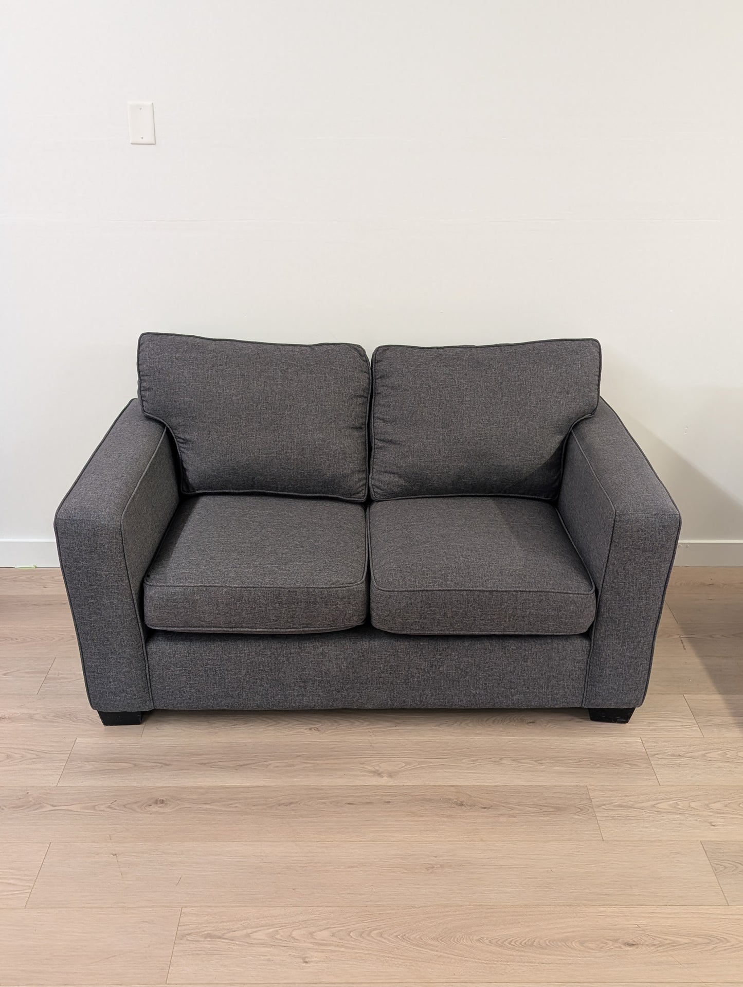 Stylus 2110 Loveseat