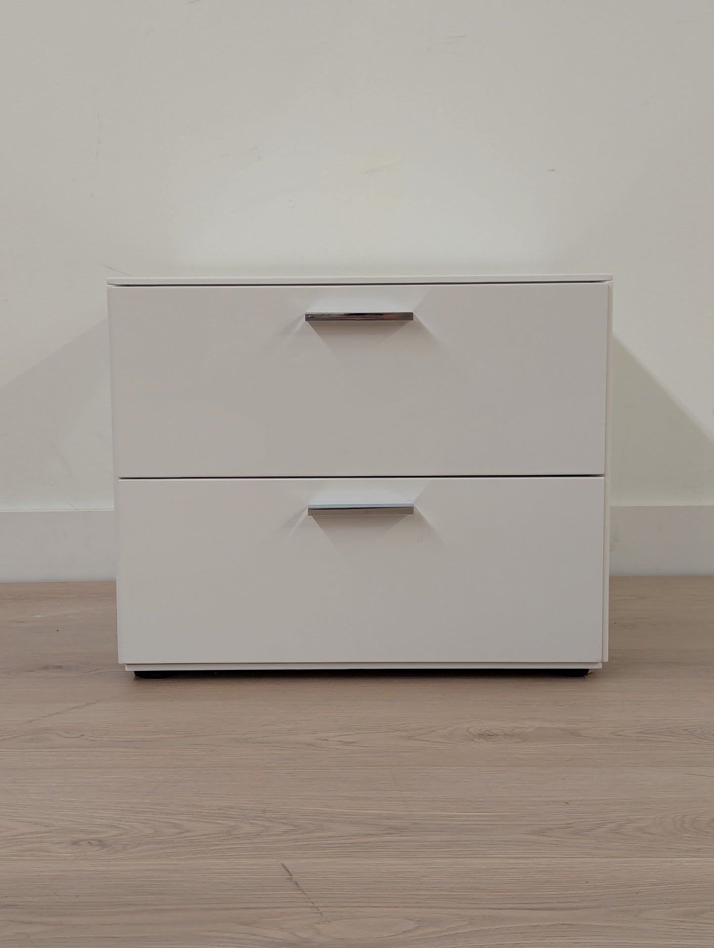 Montis Intu 2 Drawer Nightstand